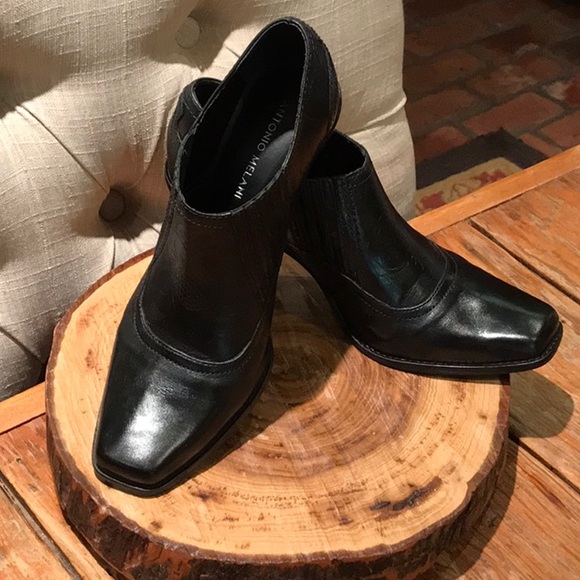 ANTONIO MELANI Shoes - Antonio Melani Size 8 Black Bootie